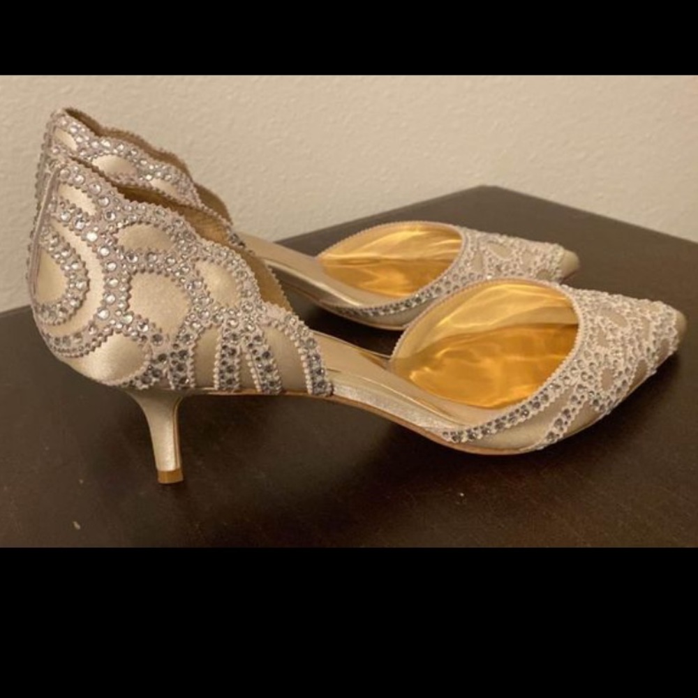 Badgley Mischka kitten Heels Size 8.5